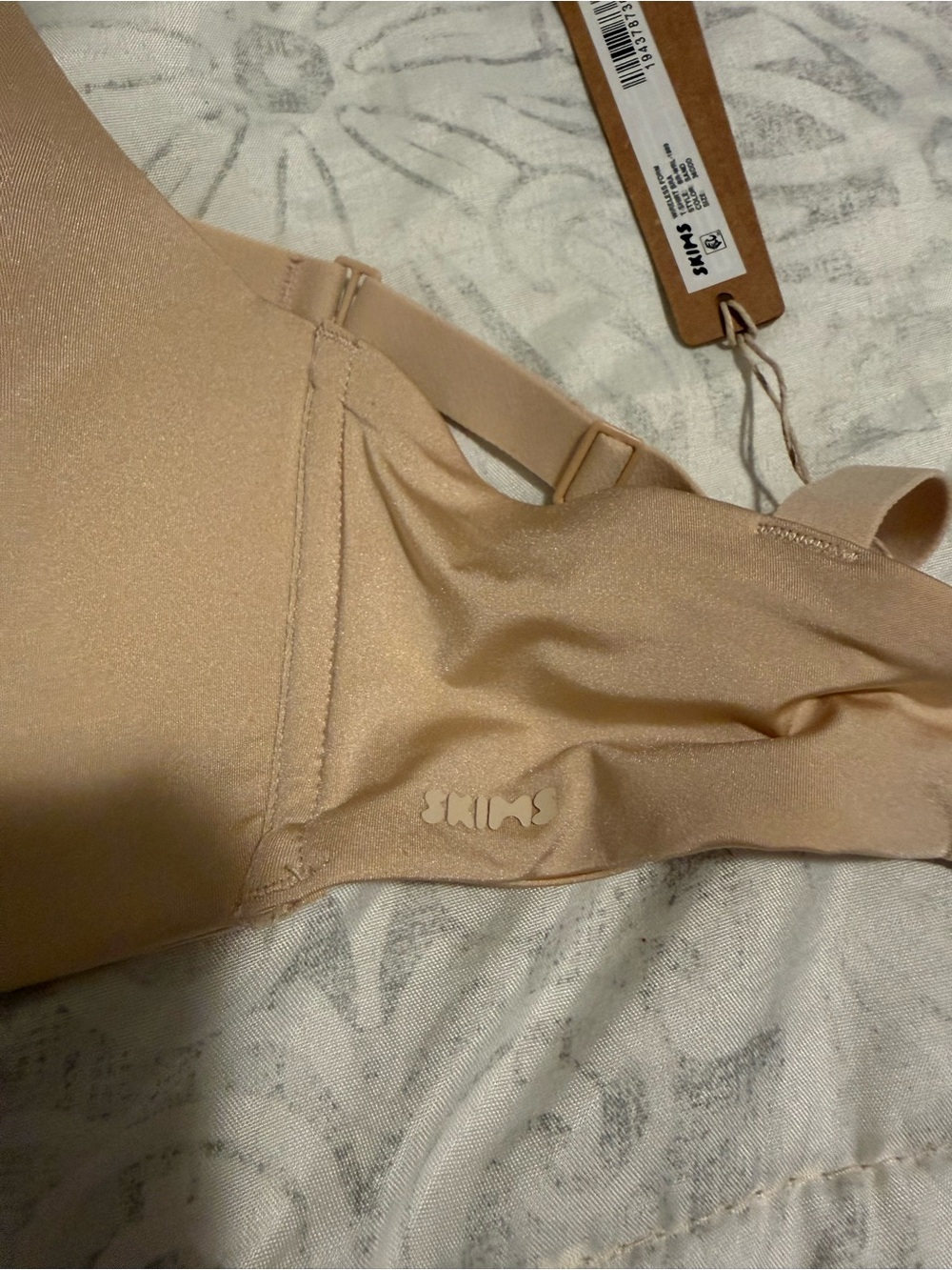SKIMS wireless form Nude T-Shirt Bra - Picture 2 of 3